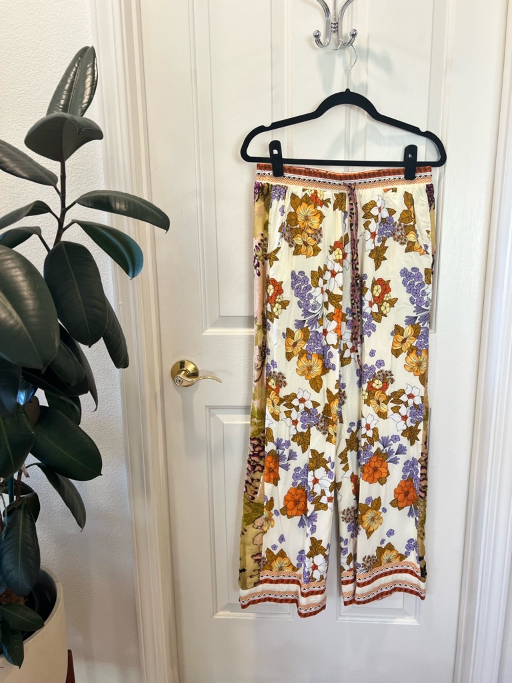 Aratta Floral Wide-Leg Lounge Pants with Sheer Velvet Side Panel - Picture 2 of 5